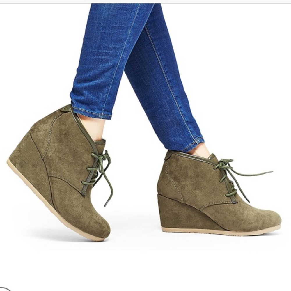 ‼️ SALE ‼️MADLOVE GREEN WEDGES